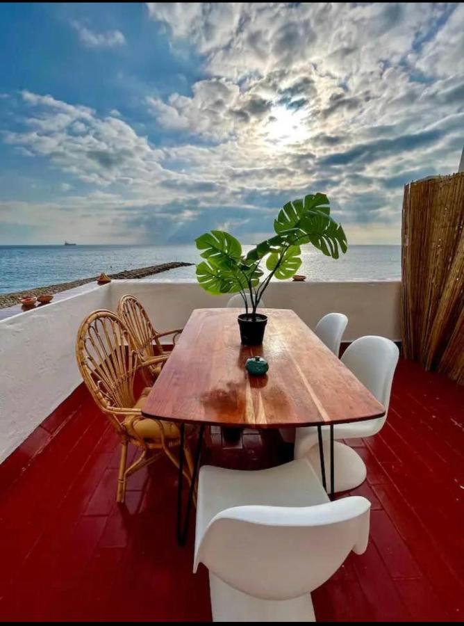 Beach Front Apartment Gibraltar Bagian luar foto