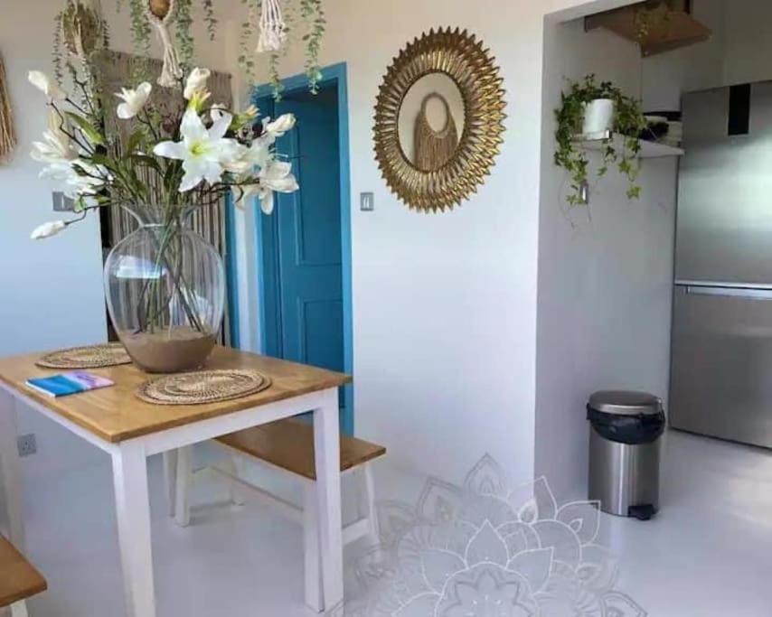 Beach Front Apartment Gibraltar Bagian luar foto