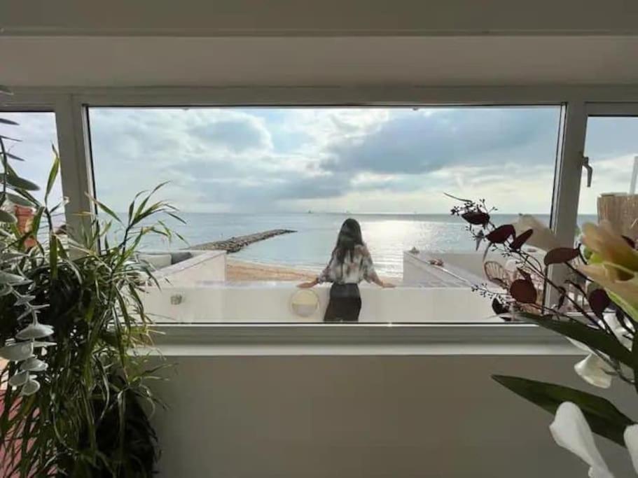 Beach Front Apartment Gibraltar Bagian luar foto